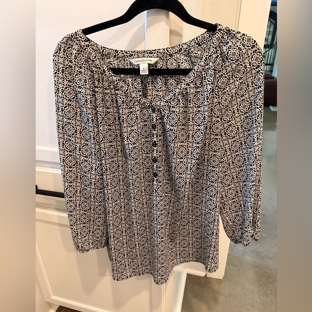 Croft & Barrow Black and cream Blouse